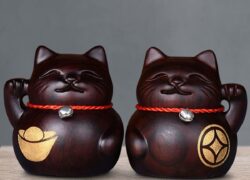 金運・招福まねき猫 ペア招き猫 かわいい 木彫り風水置物 木製 縁起物 幸運 商売繁盛 開店祝い