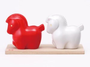 紅白の馬 置物 2色セット 2026年 干支 午 縁起物 おしゃれなデザインジェ