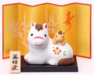 錦彩招福午（子うま付） 馬の親子 置物 2026年 干支 午年 家庭運・家族運