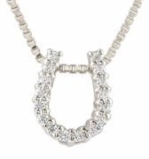 馬蹄 ネックレス プラチナ ダイヤ レディース ペンダント 馬の蹄 ひづめ 女性向けデザイン