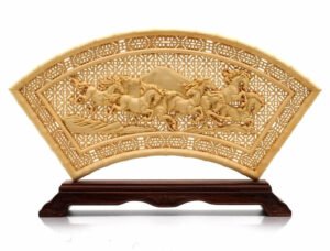 九頭馬と富士山の置物 木製 木彫 工芸品 檜 ひのき